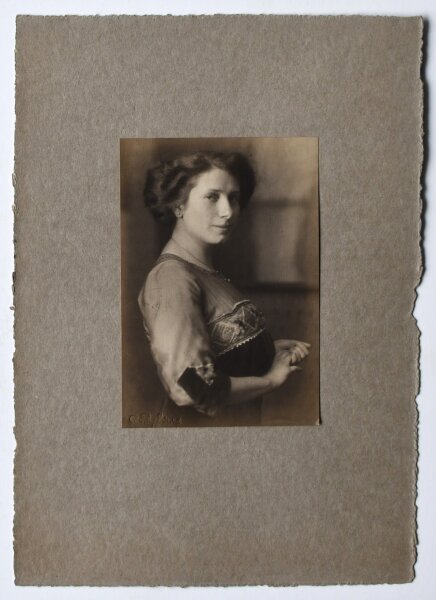 Camille Ruf | Emmy Krüger Fotoserie | Fotografie/ Pigmentdruck | um 1914