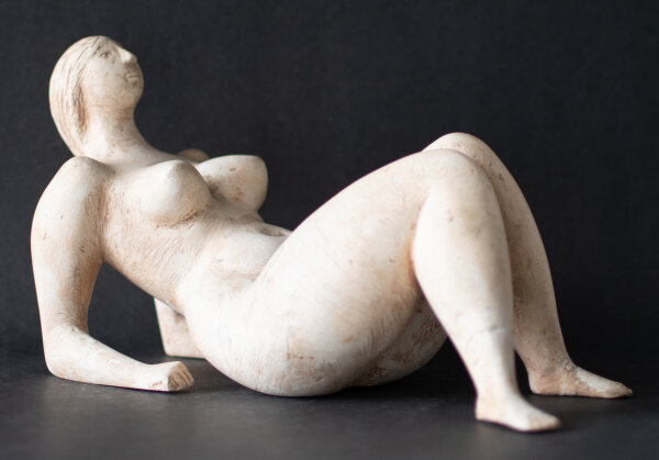 Harry Müller - Liegender weiblicher Akt - um 1955 - Gips