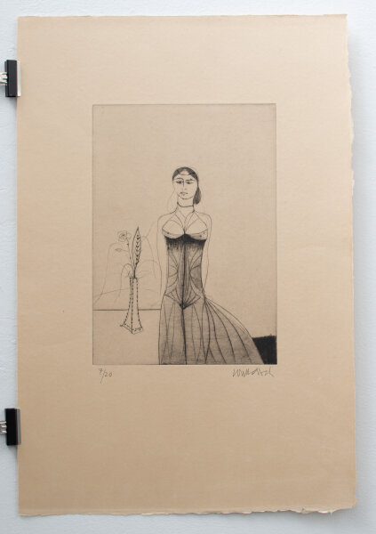 Paul Wunderlich - Frau mit Kleid und Blumenvase - 1999 - Radierung mit leichtem Plattenton