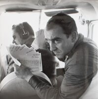 Charles Wilp? | Jean Tinguely mit Manifest | Fotografie |...