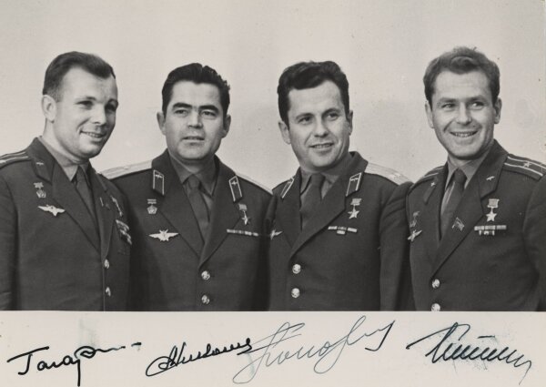 Kosmonauten Gagarin, Nikolajew, Popowitsch und Titow | Gruppenbild mit Autographen | Fotografie | 1965
