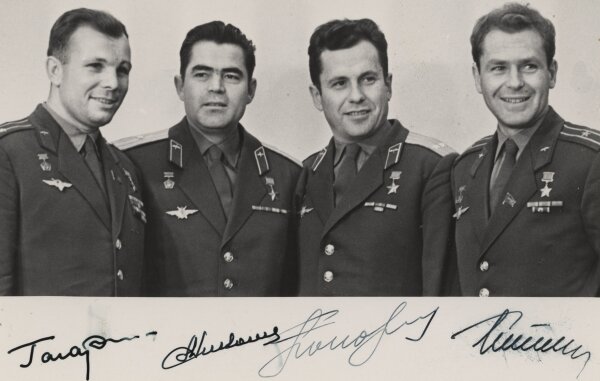 Kosmonauten Gagarin, Nikolajew, Popowitsch und Titow | Gruppenbild mit Autographen | Fotografie | 1965